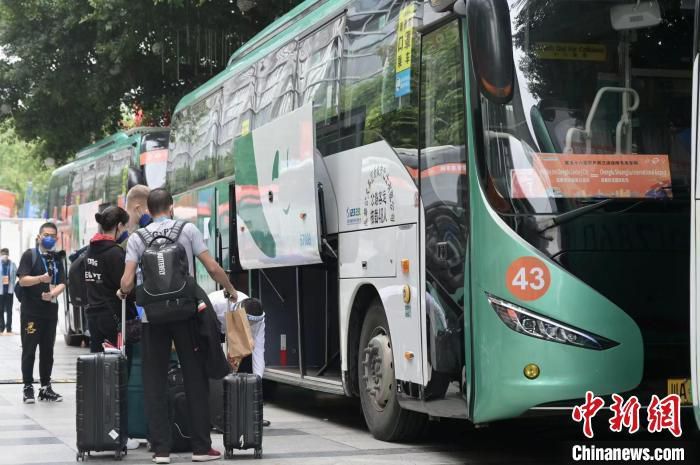 我们非常希望能够晋级决赛，我们眼下有很多比赛需要踢，我们需要先把注意力放在这些比赛当中。